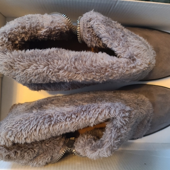Maurices Grey Regina sherpa foldover ankle bootie - Picture 7 of 10